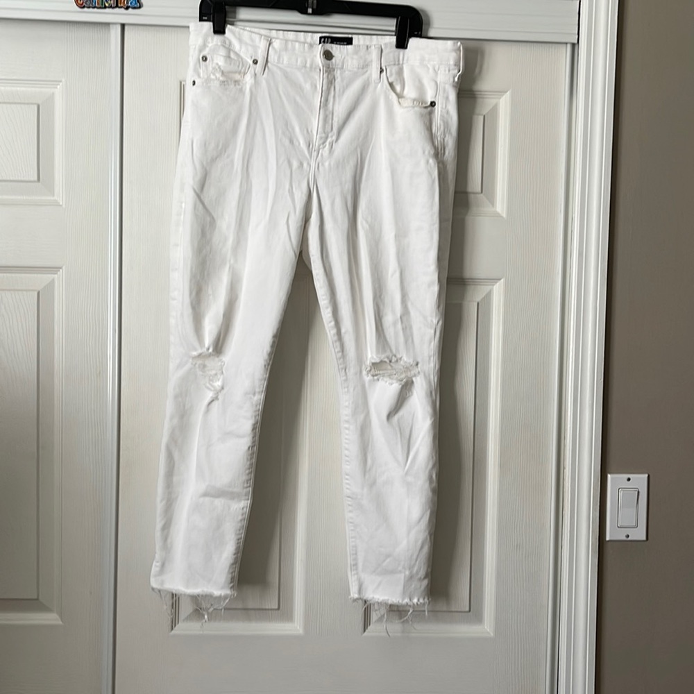 GAP WHITE DISTRESSED JEANS